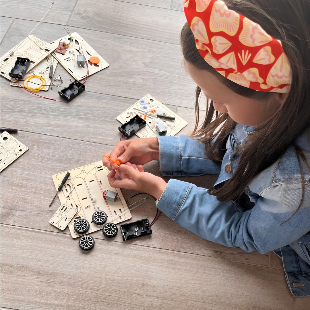 CarBot : La voiture qui décoiffe un max - Kit d'assemblage en bois STEM